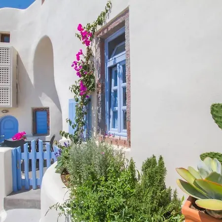 Twin Cave House * Oia (Santorini)