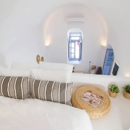 Twin Cave House 이아